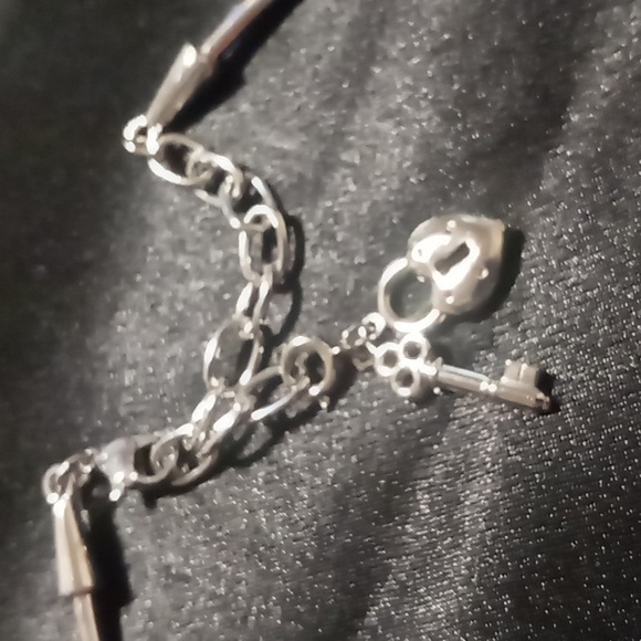 Solid collar necklace with heart pendant heart and locket clasp charm - Picture 5 of 5